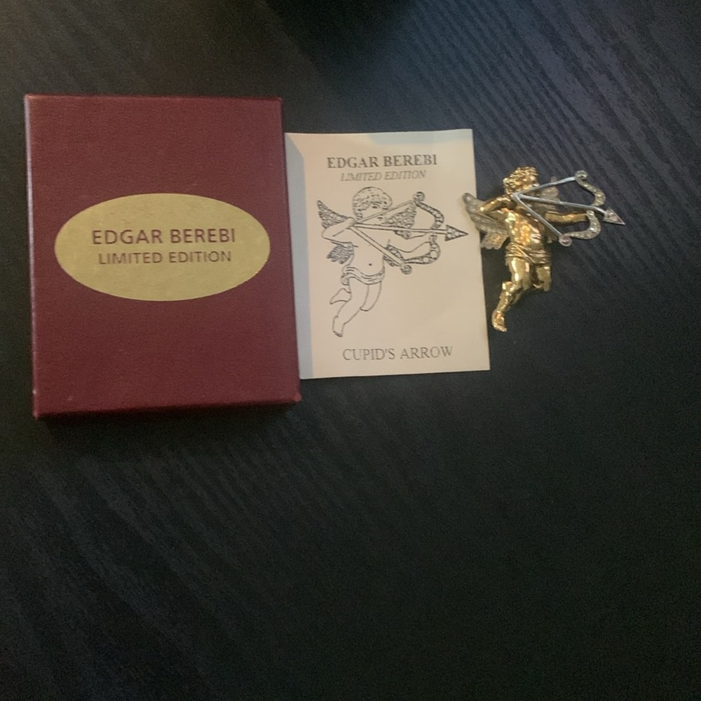 Golden Cupid w/ arrow Broach - Picture 2 of 6